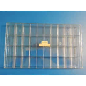 boite  vitrine  40 cases kinder longeur 35,50   largeur 21  hauteur 4