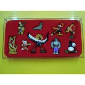 Kung fu panda 2008 -  boite plastique vendu sans la série de kinder