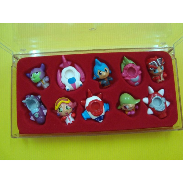 Manga figuren 2007 -  boite plastique vendu sans la série de kinder