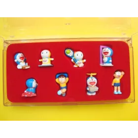 Doraemon 2004 -  boite plastique vendu sans la série de kinder